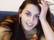arieennee Licked her wet pussy in chat vids