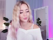 emmi_rosee very sexy smiling blonde