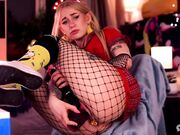 _melodywayne Stripchat model fucks with a dildo toy