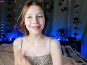 beveriyvega Pussy play show with tiny young camgirl