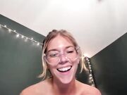 oliviahansleyy - USA sexy girl shows her small tits May-2024